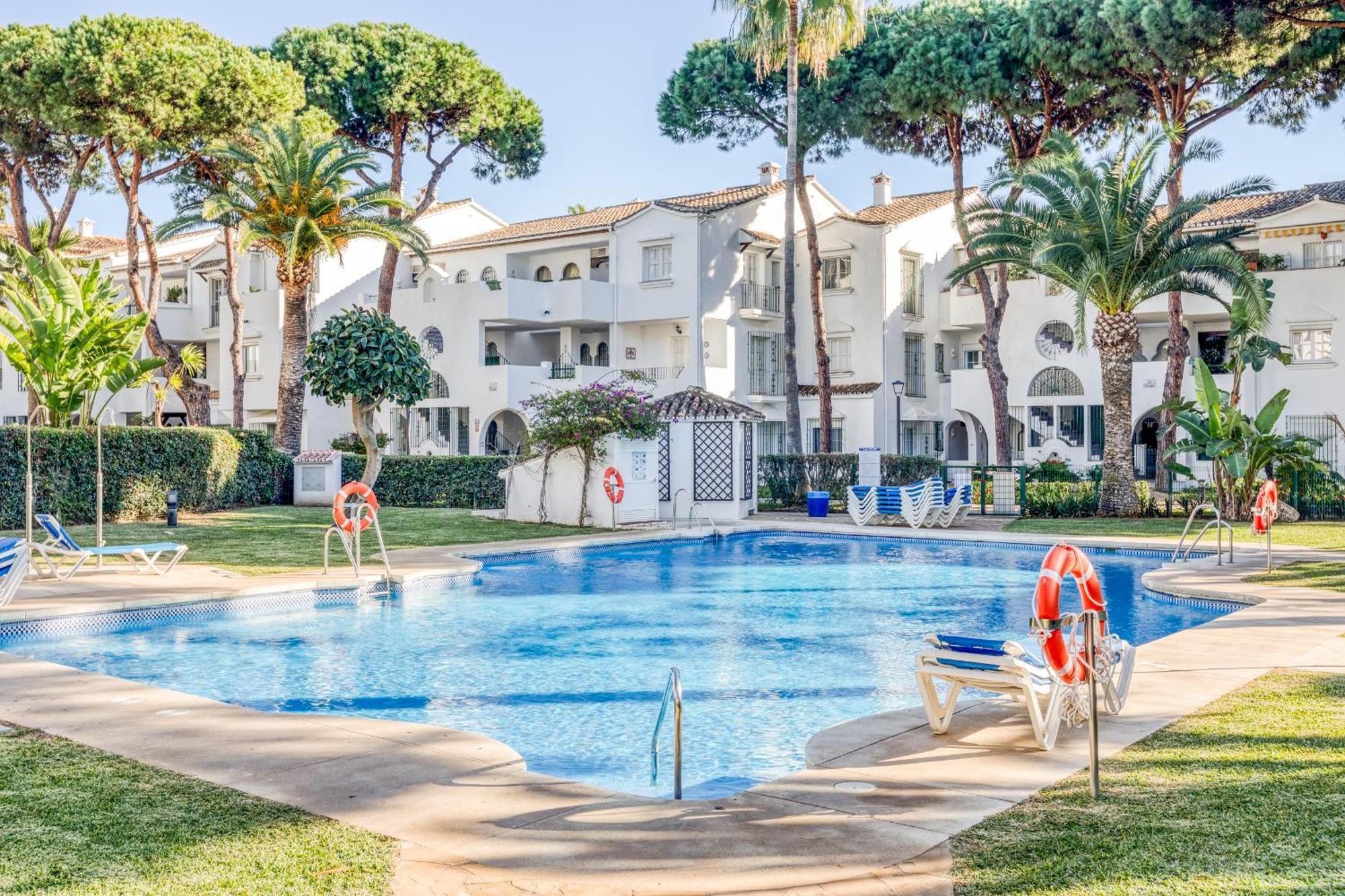 Life El Presidente Penthouse Pool View Lägenhet Estepona Exteriör bild