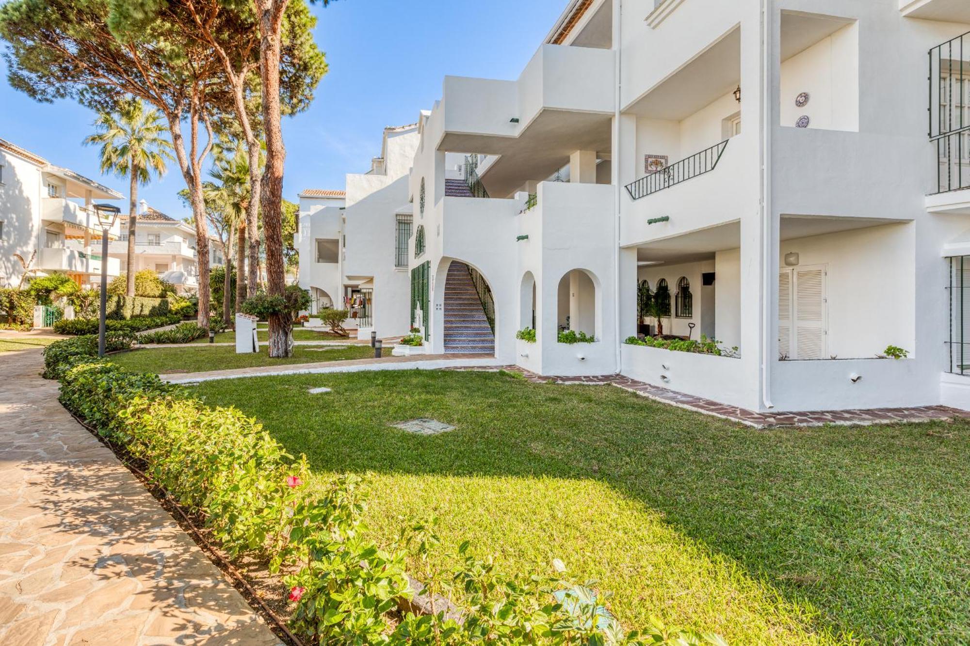 Life El Presidente Penthouse Pool View Lägenhet Estepona Exteriör bild