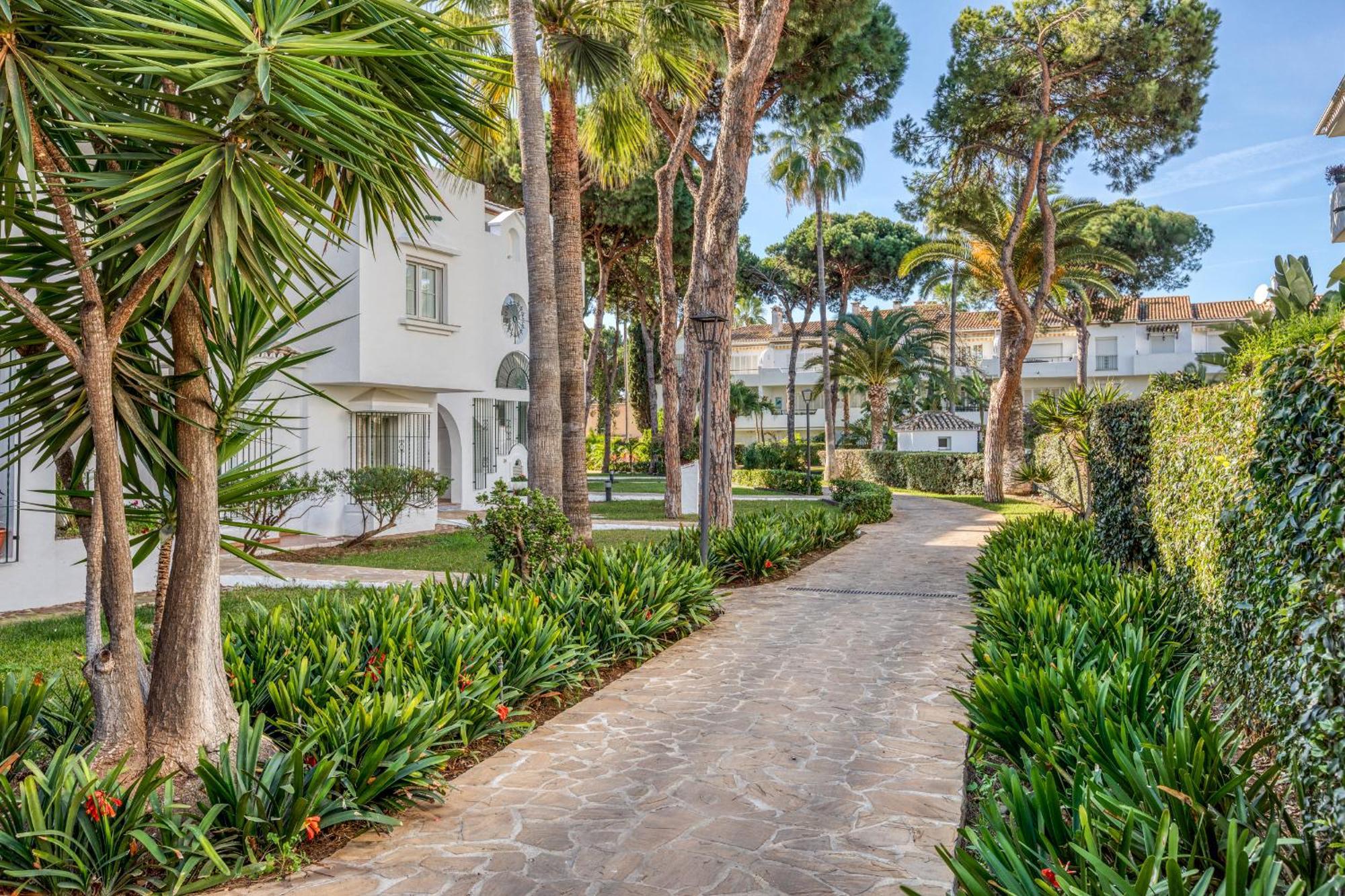 Life El Presidente Penthouse Pool View Lägenhet Estepona Exteriör bild